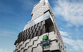 Holiday Inn Express Bangkok Siam 4*